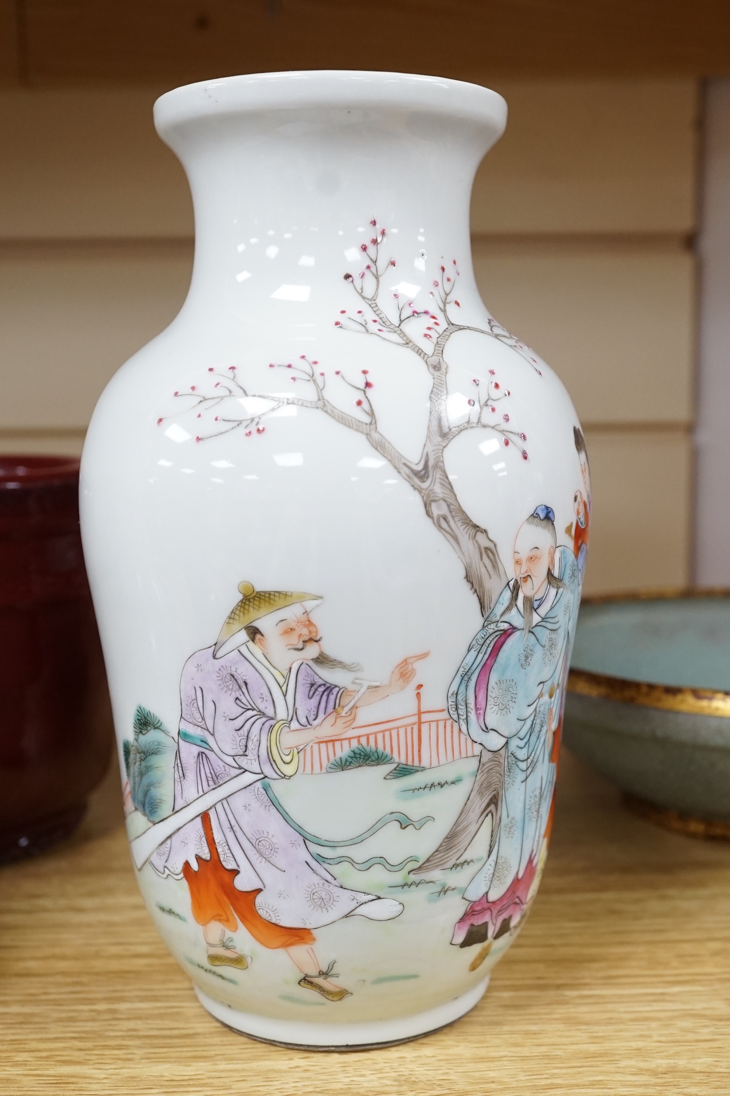 A Chinese famille rose vase, a crackle glaze vase and a sang de boeuf jar, tallest 21.5cm